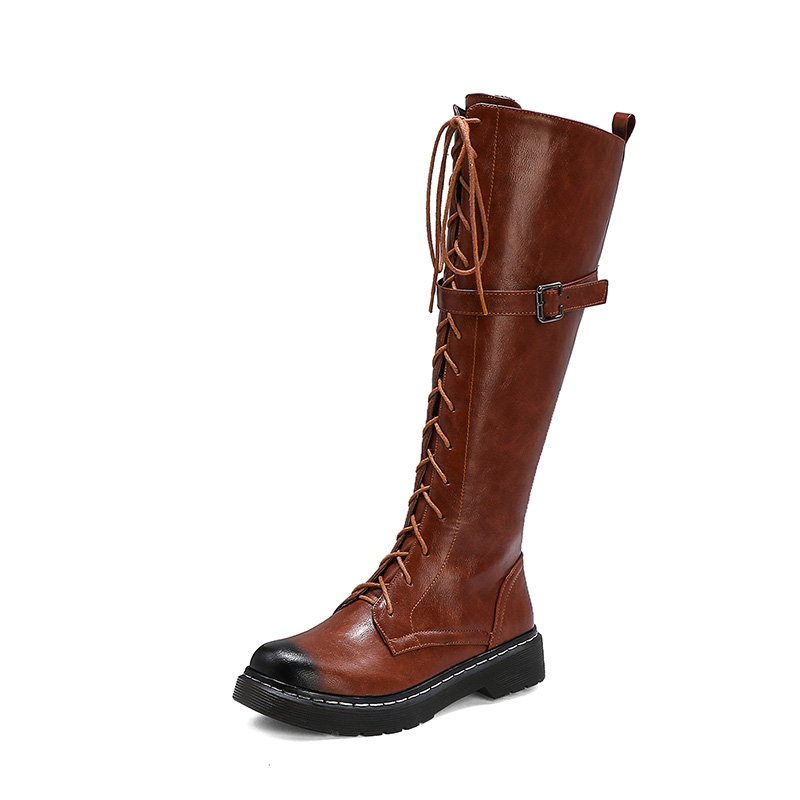Botte punk gothique GothReborn en cuir marron avec lacets avant, boucle latérale et semelle noire épaisse