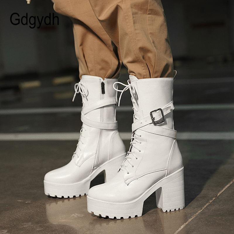 Bottes gothique rock Spectra blanches en cuir avec lacets, boucle métallique et talons épais, vue de côté