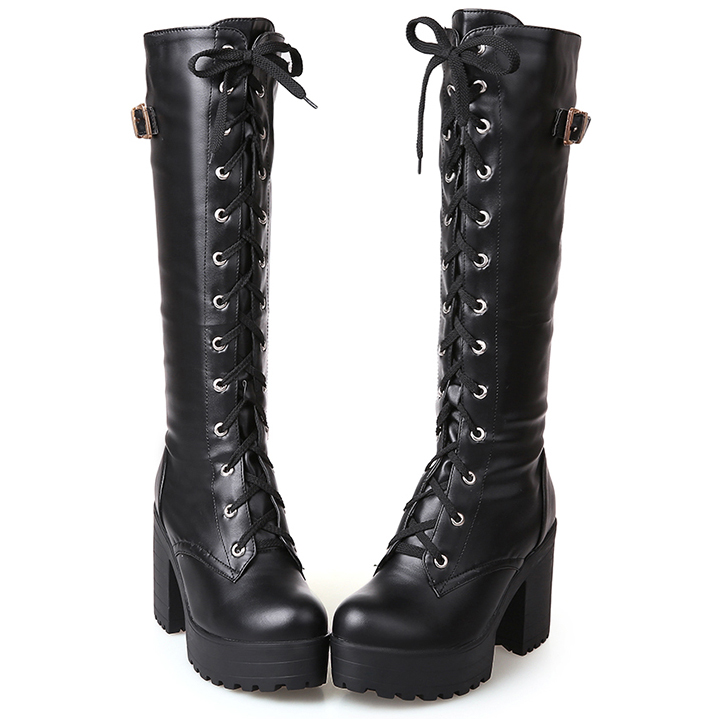Bottes gothiques femme talons hauts noires en cuir avec lacets avant et boucle latérale, modèle Cryptic, vue de face