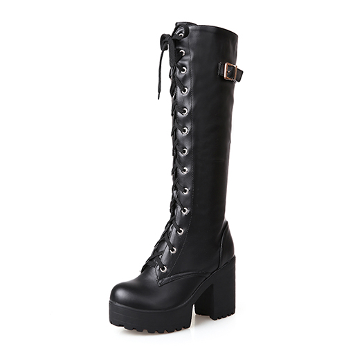 Bottes gothiques femme talons hauts noires en simili cuir avec lacets sur toute la hauteur et boucle décorative latérale modèle Cryptic