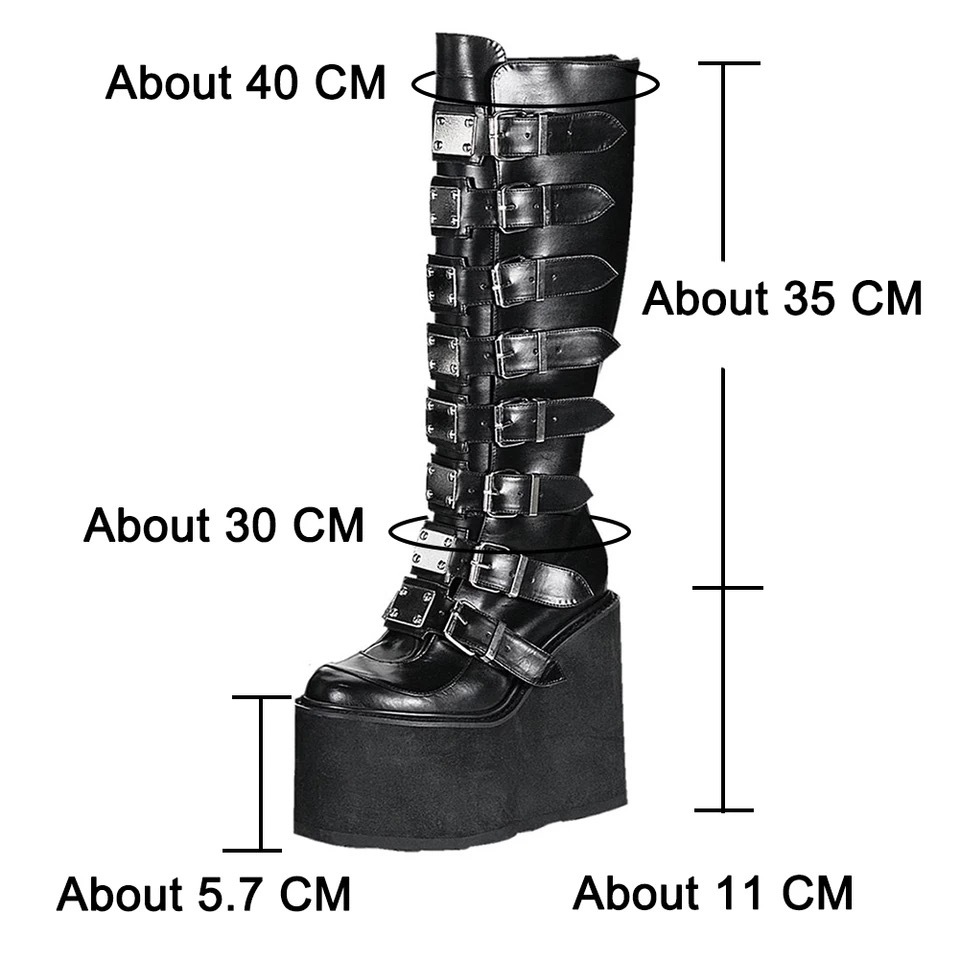 Bottes gothiques noires en cuir avec multiples lanières et boucles, plateforme épaisse et haute, modèle Netherbloom, vue de profil avec mesures de hauteur et circonférence