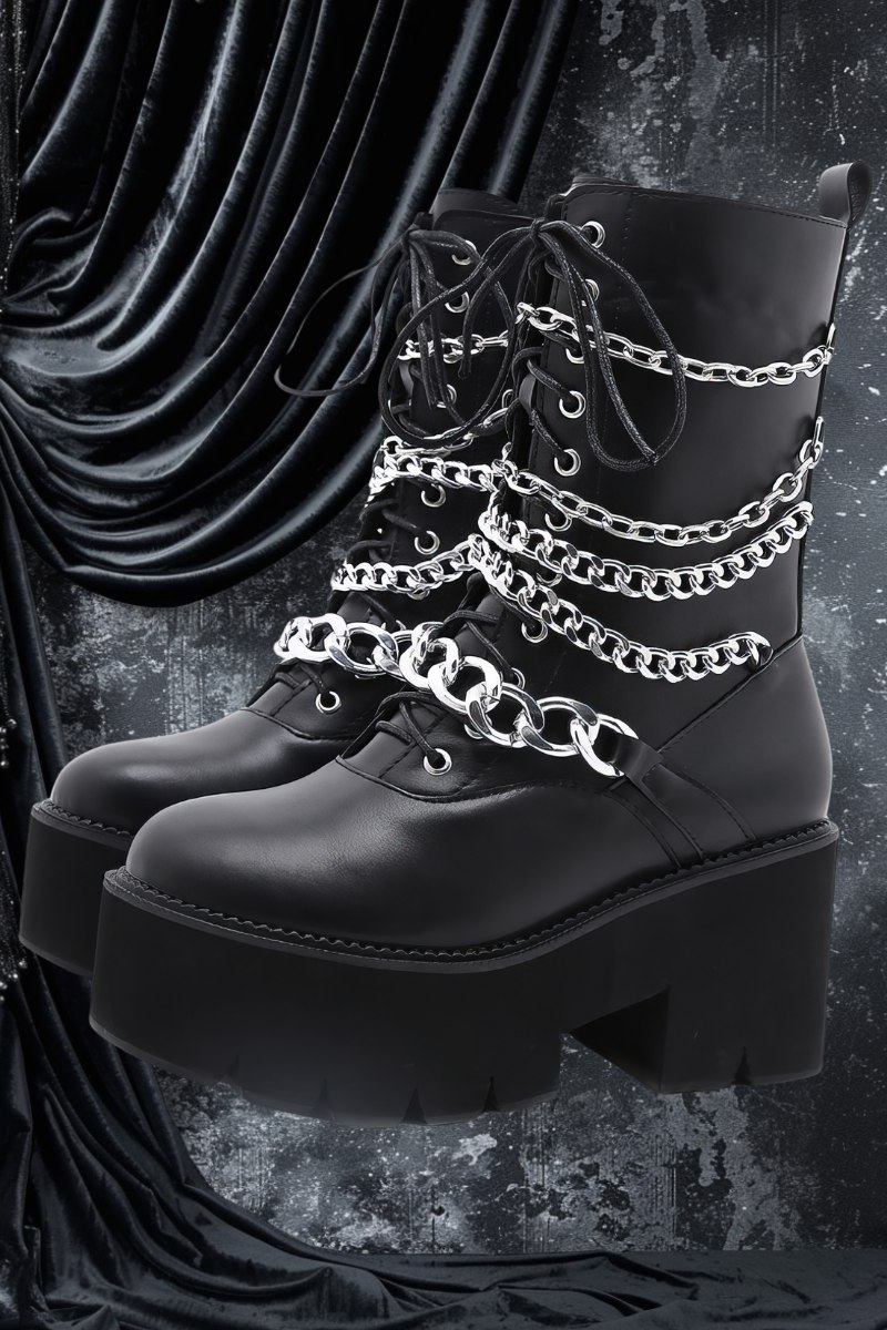 Bottines femme punk gothique noires à plateforme avec chaînes argentées multiples et lacets, style rock gothique