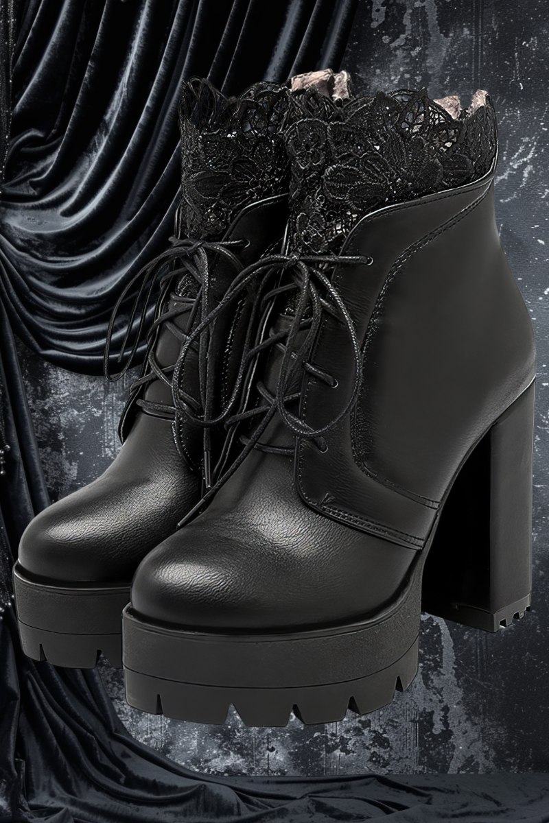 Bottines Lolita Gothique DarkJap en cuir noir avec talon épais et dentelle noire délicate sur le haut