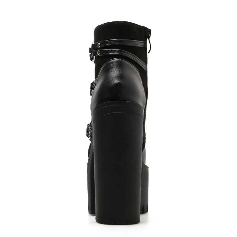 Chaussure gothique femme noire en cuir avec talon épais carré vue arrière montrant les boucles et fermeture éclair