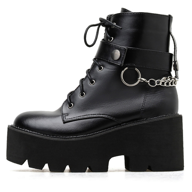 Chaussure gothique végan GothStep noire à lacets avec plateforme épaisse crantée, boucle métallique et chaîne décorative