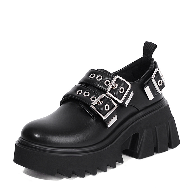 Chaussure punk gothique femme noire en simili cuir avec semelle épaisse crantée et double boucle argentée