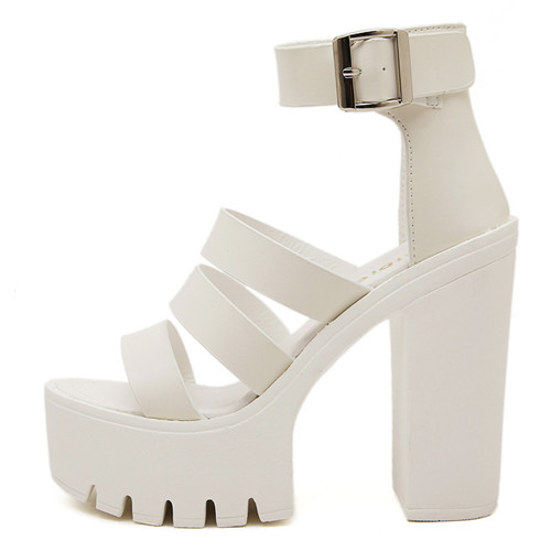 Chaussure talons gothiques hauts GothHeel blanche à brides multiples avec boucle argentée et semelle plateforme crantée