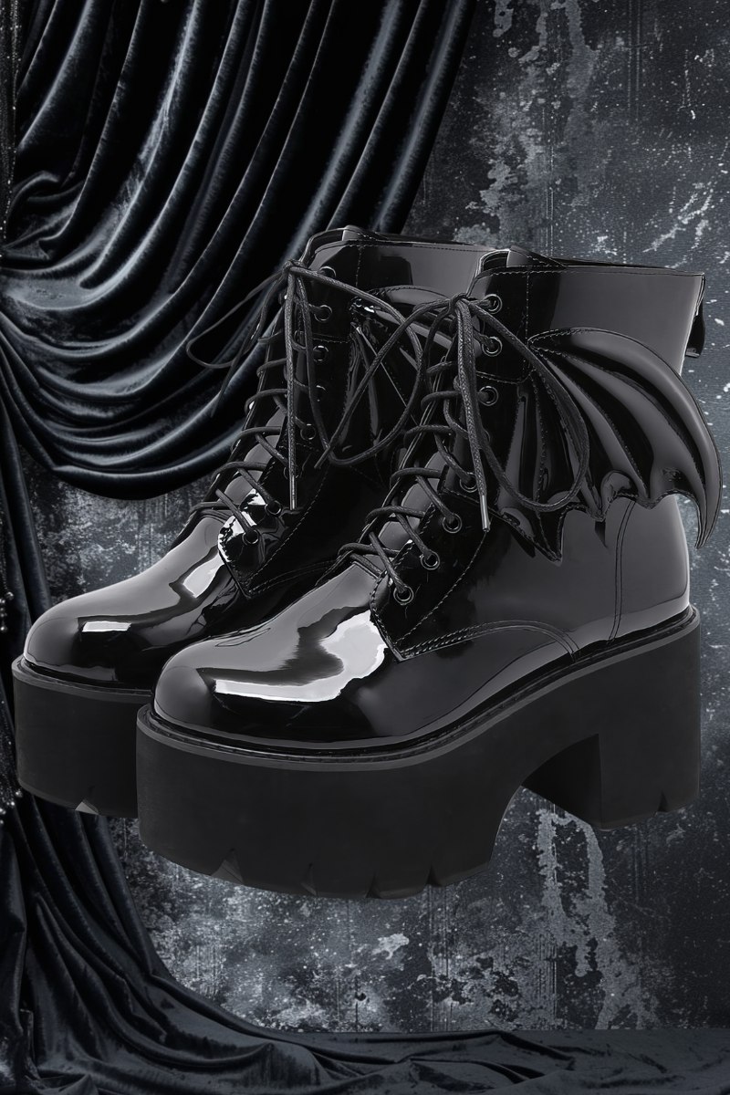 Chaussures gothiques compensées noires en vinyle brillant avec ailes de chauve-souris décoratives sur le côté modèle Shadowbat