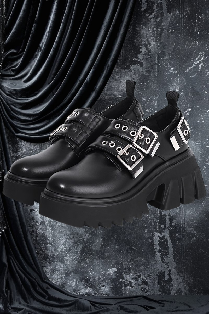 Chaussures punk femme gothique noires en cuir avec semelle épaisse crantée et boucles métalliques