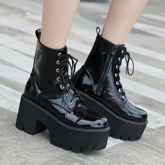Chaussures à talons compensés gothiques ShadowWedge en cuir verni noir avec lacets et fermeture éclair latérale, plateforme épaisse crantée