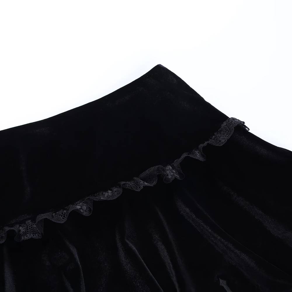 Détail de la taille et bordure en dentelle noire de la jupe gothique dentelle Nightfallia en velours noir