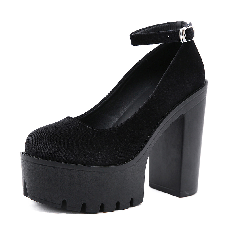Escarpin gothique femme Vortexia en velours noir avec plateforme épaisse et talon bloc, bride cheville avec boucle argentée