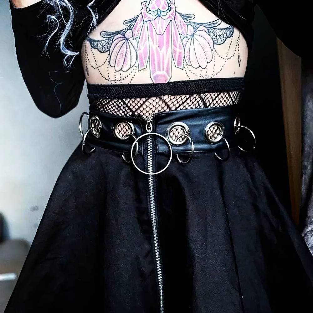 Jupe gothique Lady Frostwovenia noire en velours avec ceinture à anneaux métalliques et fermeture éclair centrale