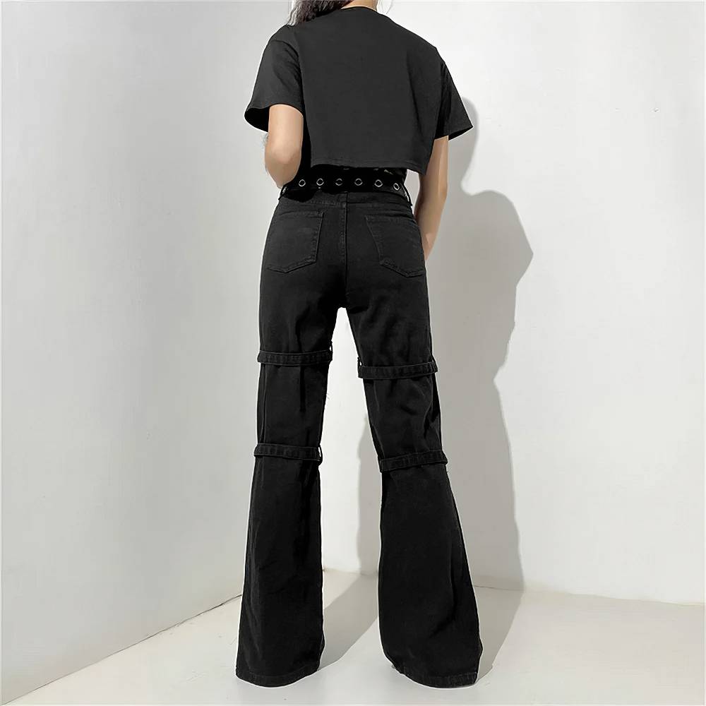 Pantalon femme punk gothique GloomVein noir en denim avec jambes évasées et poches arrière, vue de dos
