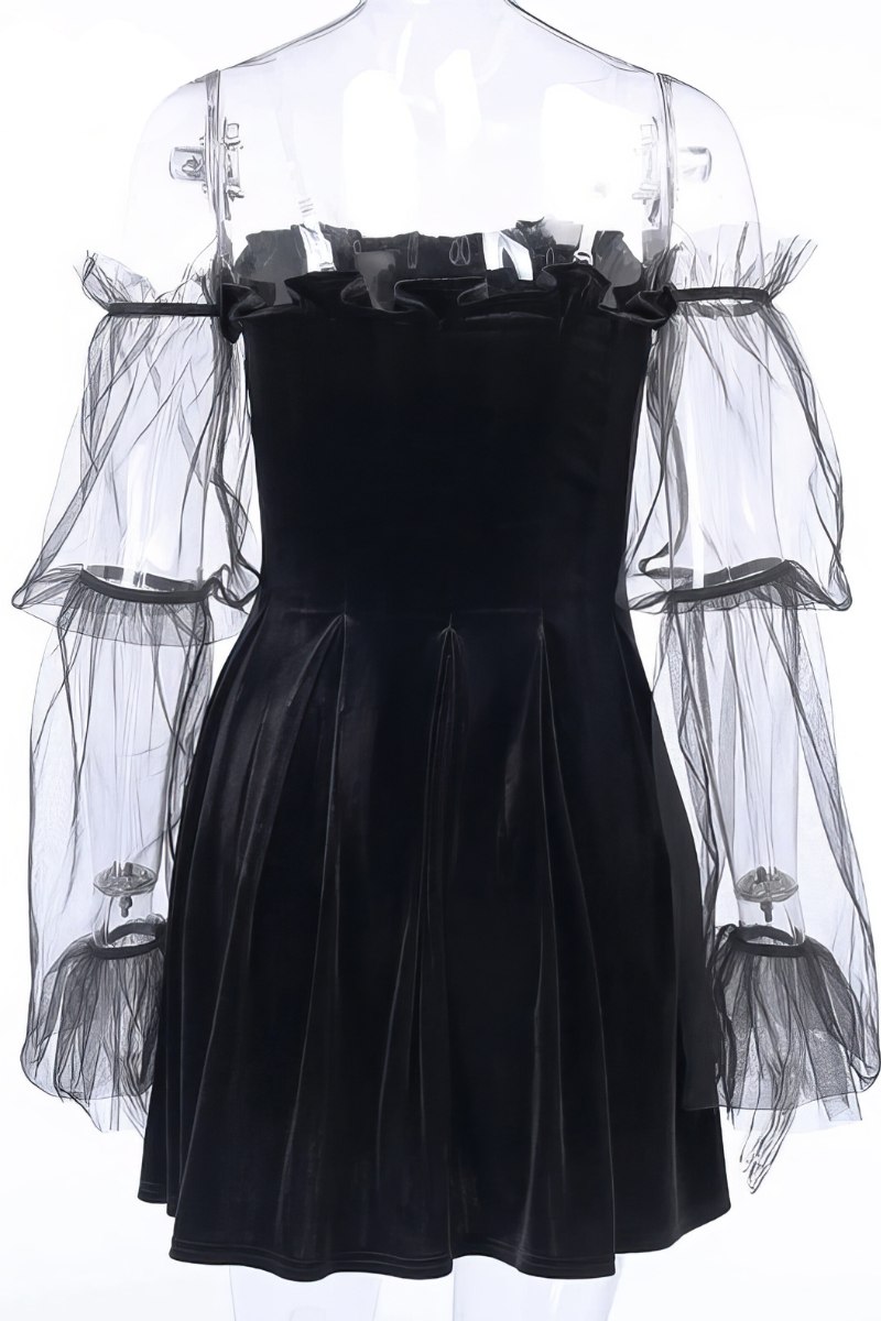 Robe de bal gothique GhostlyGalleon en velours noir avec manches longues transparentes en tulle et volants