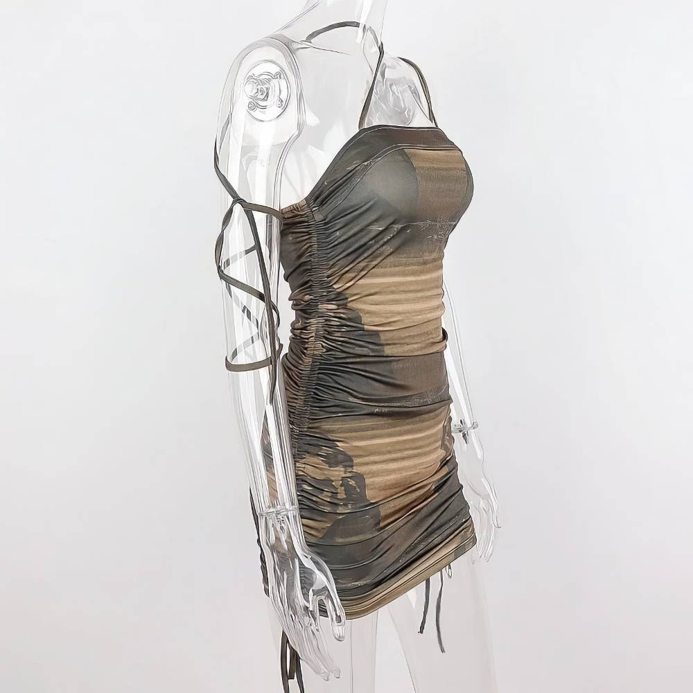 Robe gothique fille CyberCascade en tissu noir et beige avec effet drapé et fines bretelles, vue de profil
