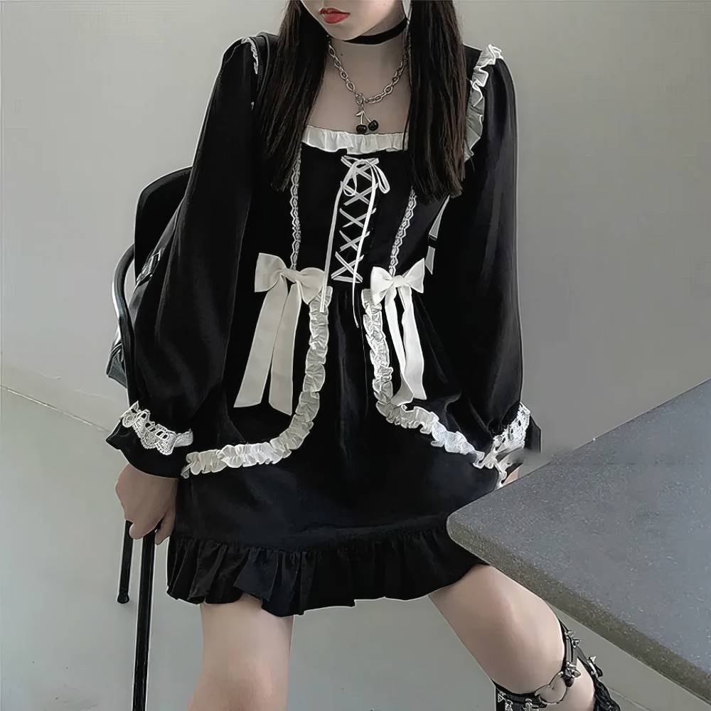 Robe Gothique Lolita SinisterSymphony noire en velours avec dentelle blanche, manches longues bouffantes, laçage blanc sur le devant et volants à l'ourlet