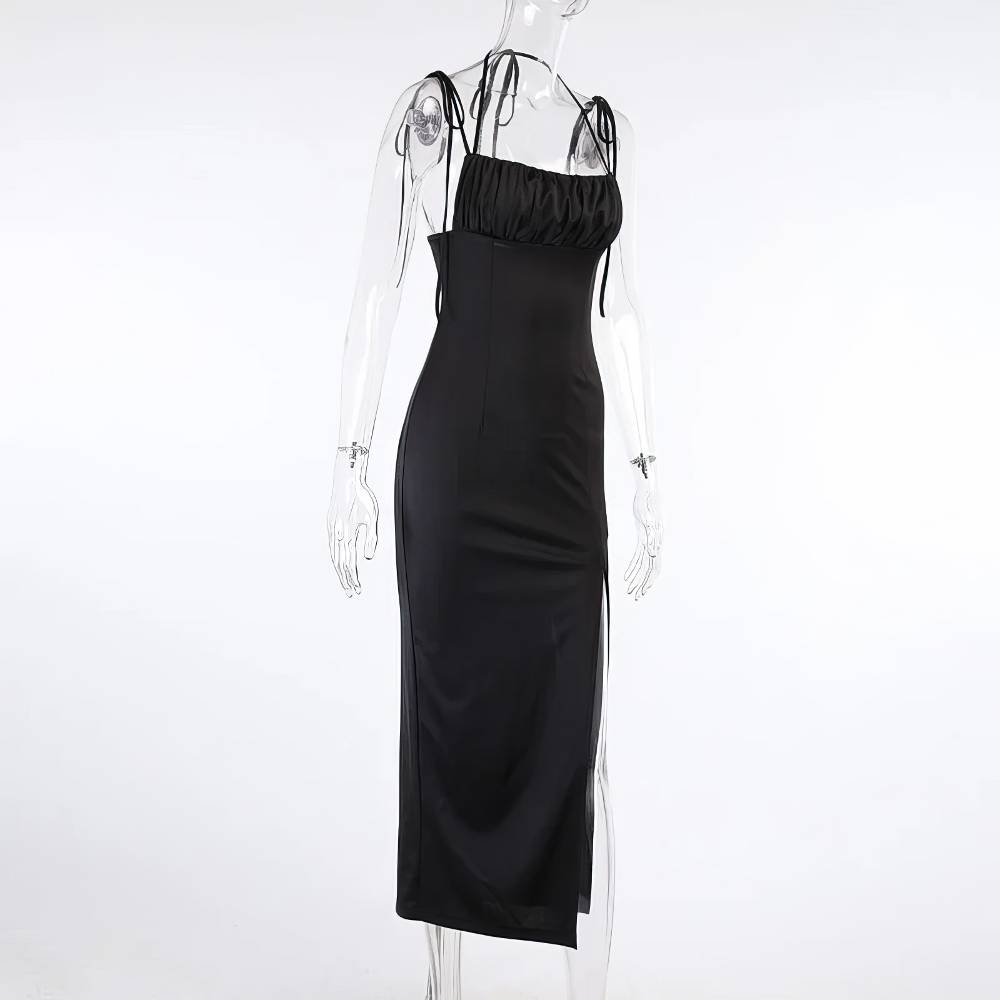 Robe longue gothique grande taille GothicGalaxy noire en tissu lisse avec bretelles fines nouées et fente latérale