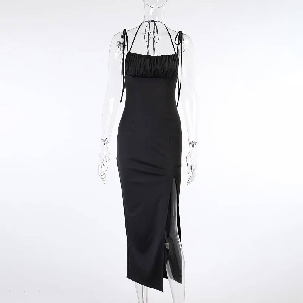 Robe longue gothique grande taille noire en tissu fluide avec bretelles fines et fente latérale