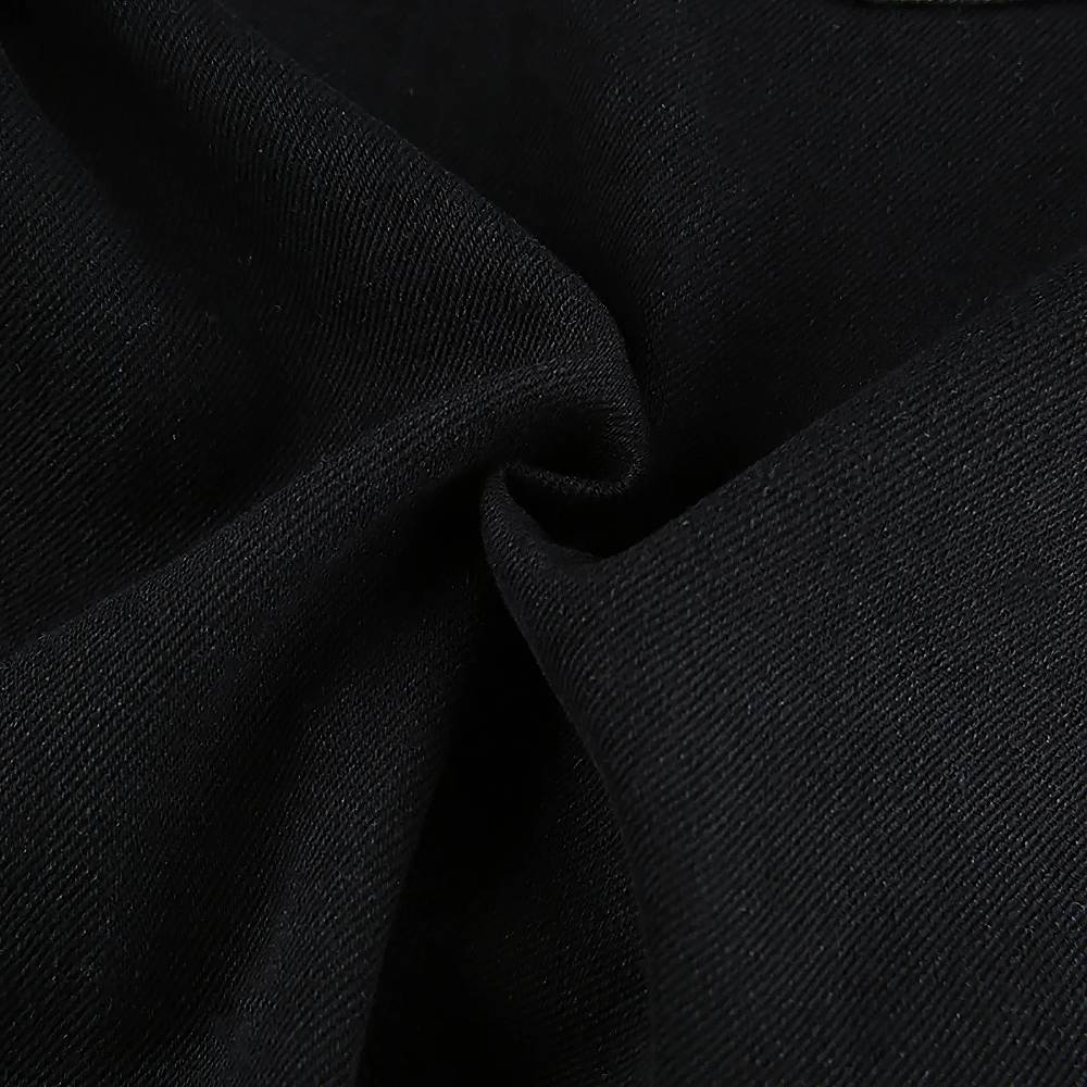 Tissu noir uni du pantalon gothique femme Casudow avec rivets, détail matière et texture