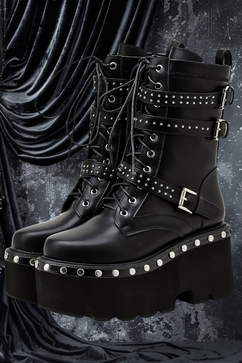 Bottes gothiques à lacets noires en cuir avec plateforme épaisse, ornées de boucles et de clous métalliques argentés, modèle Grimlace
