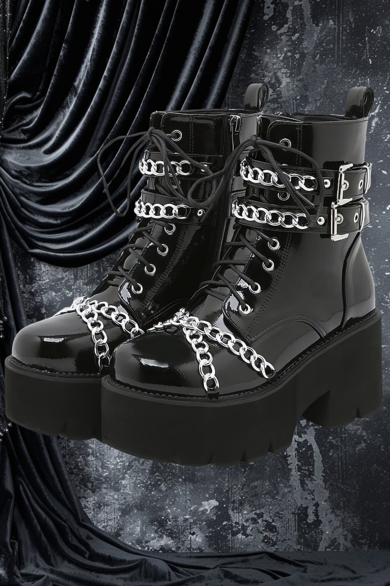 Bottes gothiques noir brillant Darkflame avec chaînes argentées et boucles métalliques, plateforme épaisse et lacets