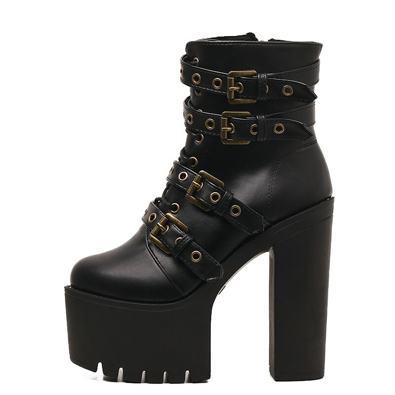 Chaussure gothique noire vintage en cuir avec plateforme épaisse et talon bloc, ornée de multiples sangles et boucles métalliques