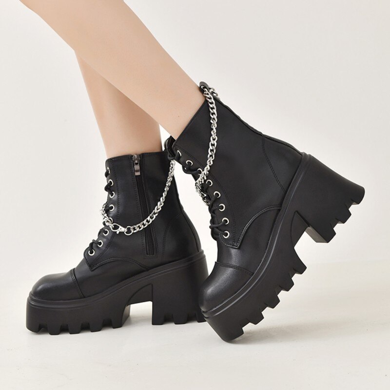 Chaussures gothiques noires en cuir avec ouverture latérale, plateforme épaisse et chaîne argentée décorative