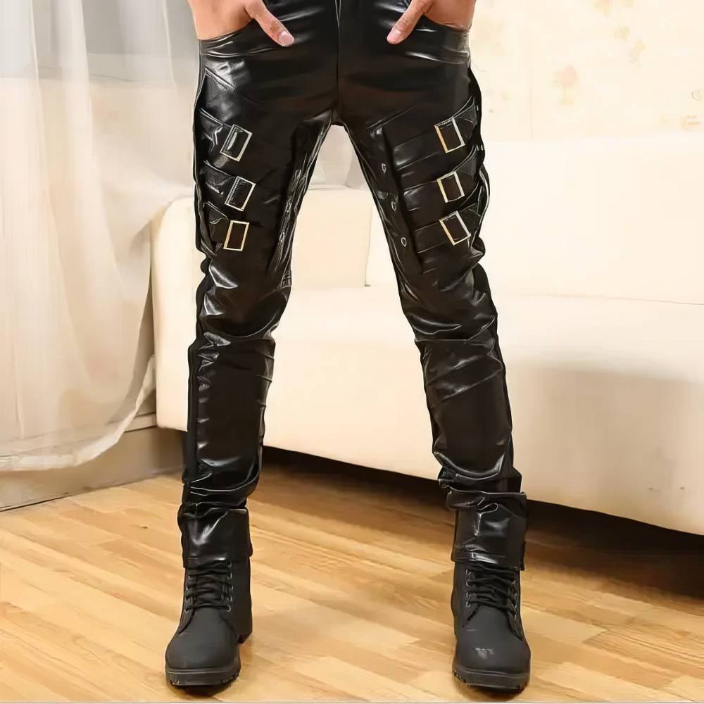 Pantalon cuir gothique homme noir modèle VortexChain avec boucles métalliques sur les côtés