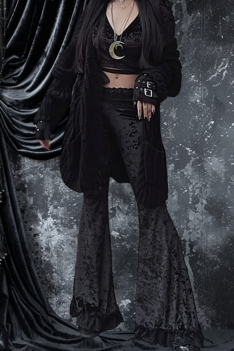 Pantalon gothique femme évasé en velours noir avec motif floral ton sur ton, modèle Cyberscream
