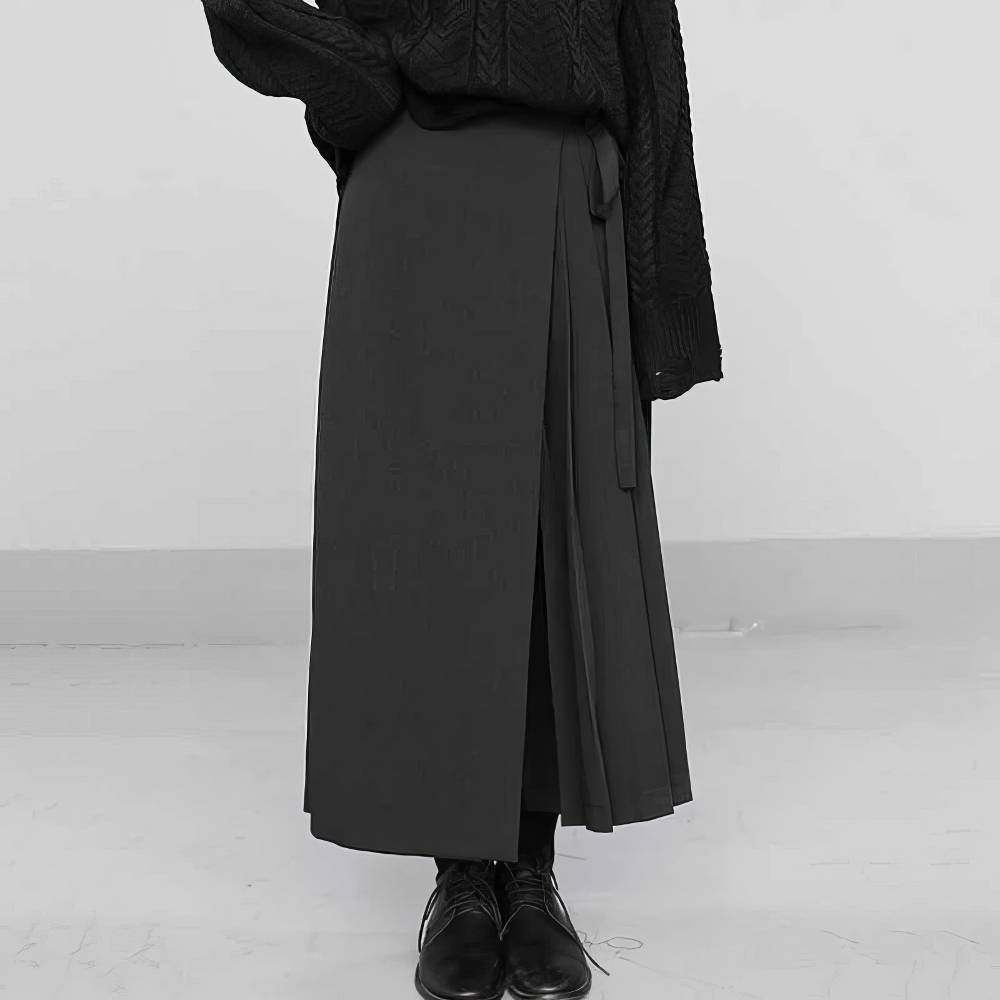 Pantalon jupe gothique femme DarkRomance noir avec pli et ceinture nouée, vue avant mi-longue