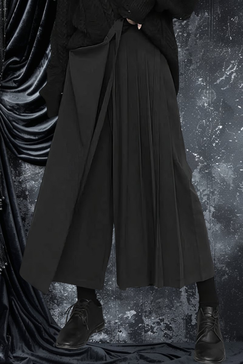 Pantalon jupe gothique femme noir avec plis asymétriques en tissu fluide