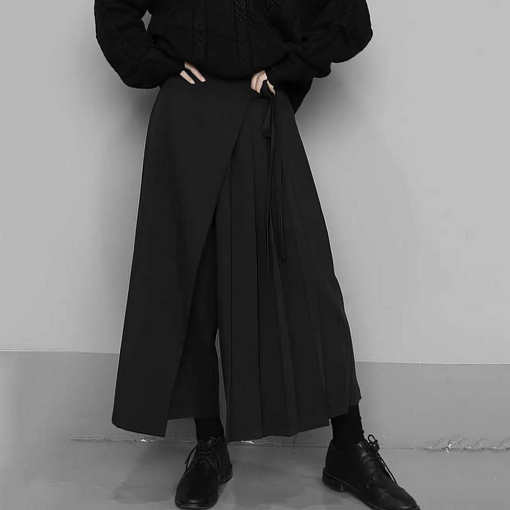Pantalon jupe gothique femme noir avec plis sur le côté et ceinture nouée modèle DarkRomance
