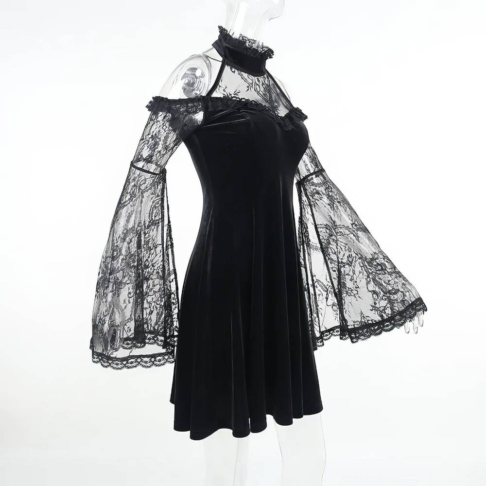 Robe gothique dentelle noire manches évasées en velours noir modèle DarkDynasty vue de profil