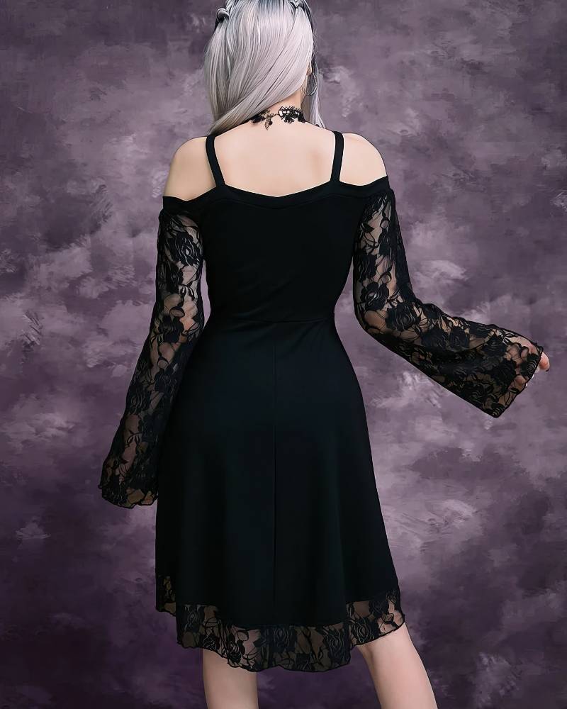 Robe gothique à lacets AbyssWatcher noire avec manches longues en dentelle et épaules dénudées vue de dos