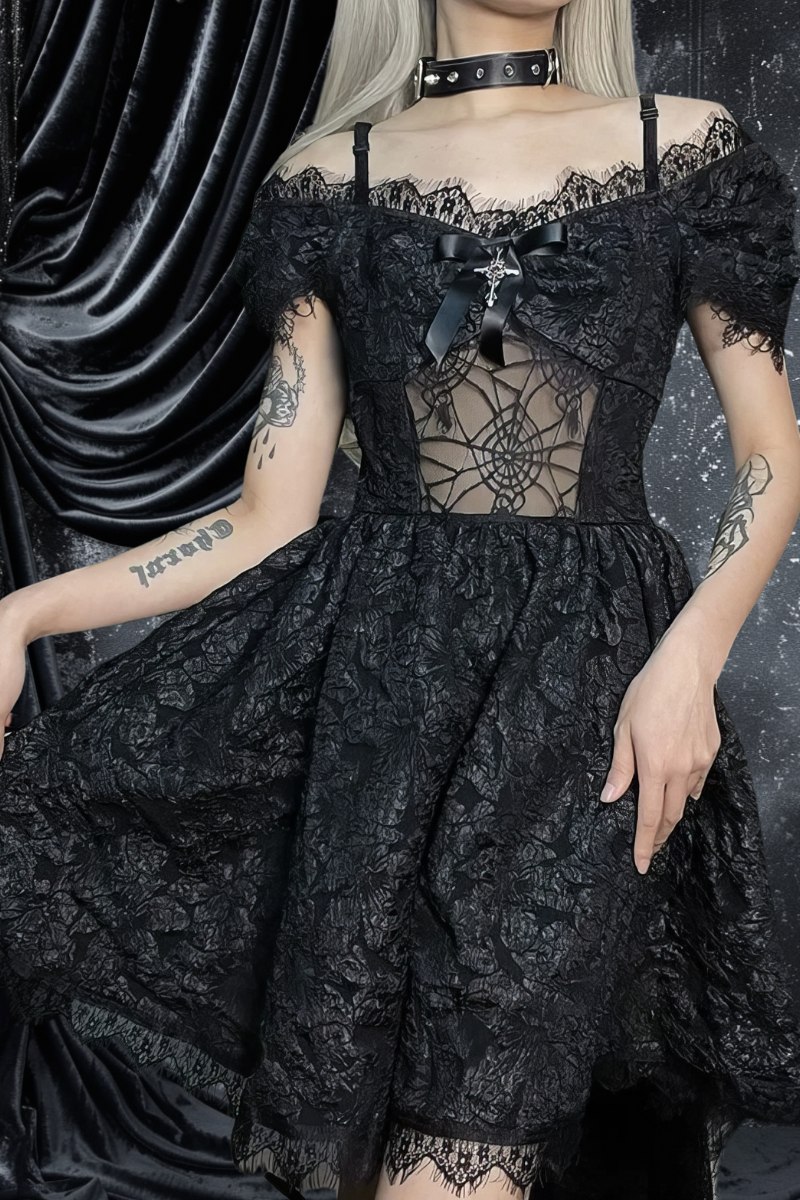 Robe gothique VictorianVeil noire en dentelle avec motif toile d'araignée sur le corsage transparent, manches courtes et jupe évasée