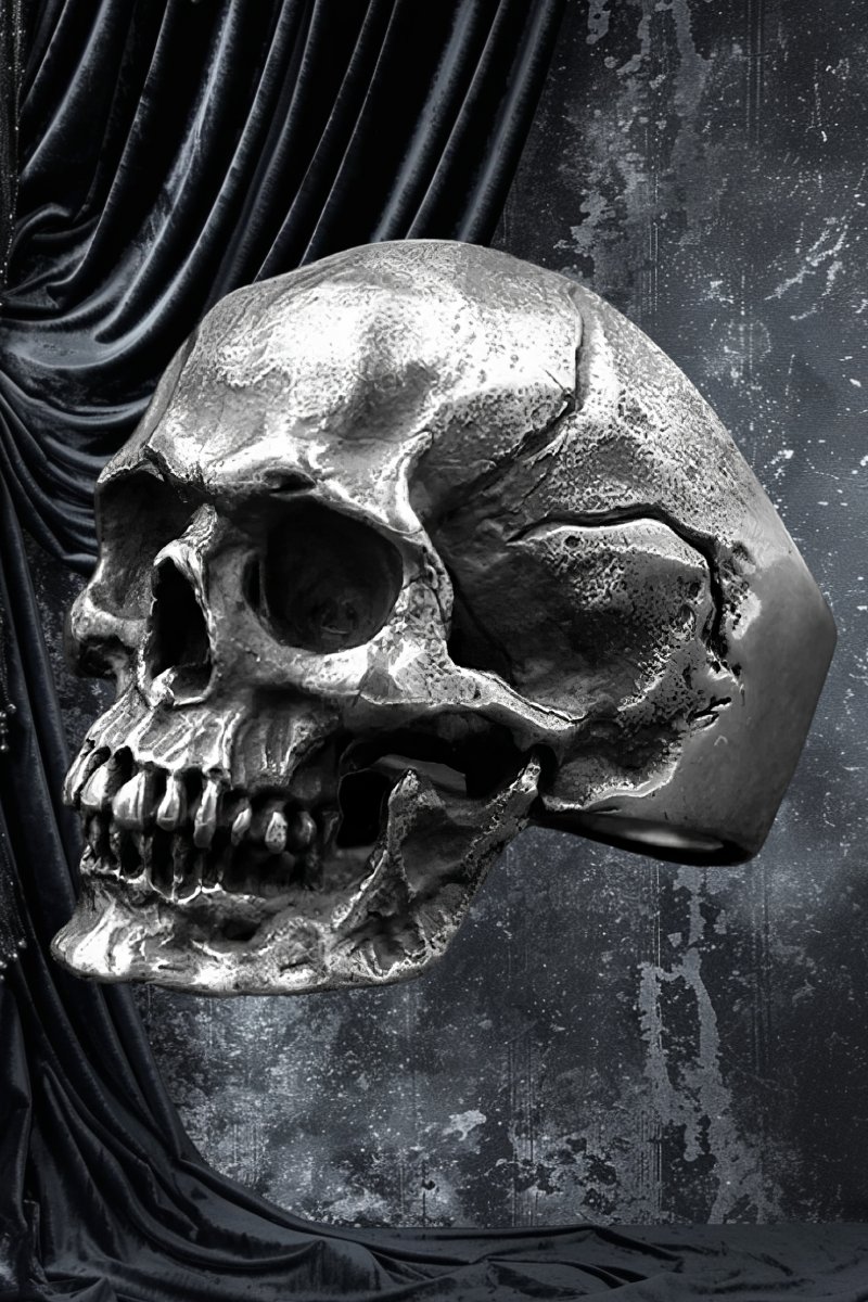 Bague gothique crâne en métal argenté avec détails réalistes, modèle Vampira