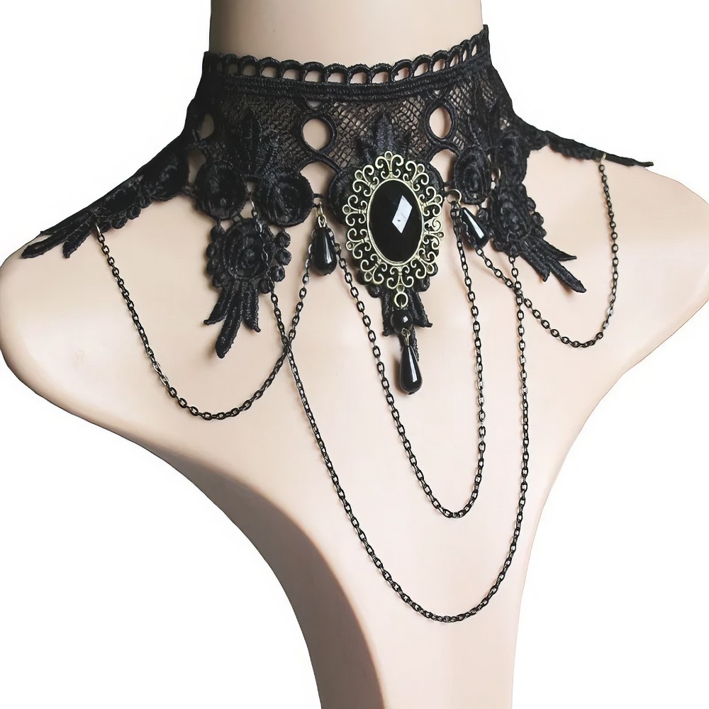 Collier gothique victorien chokers Phantomia en dentelle noire avec pendentif ovale orné d'une pierre noire et chaînes décoratives