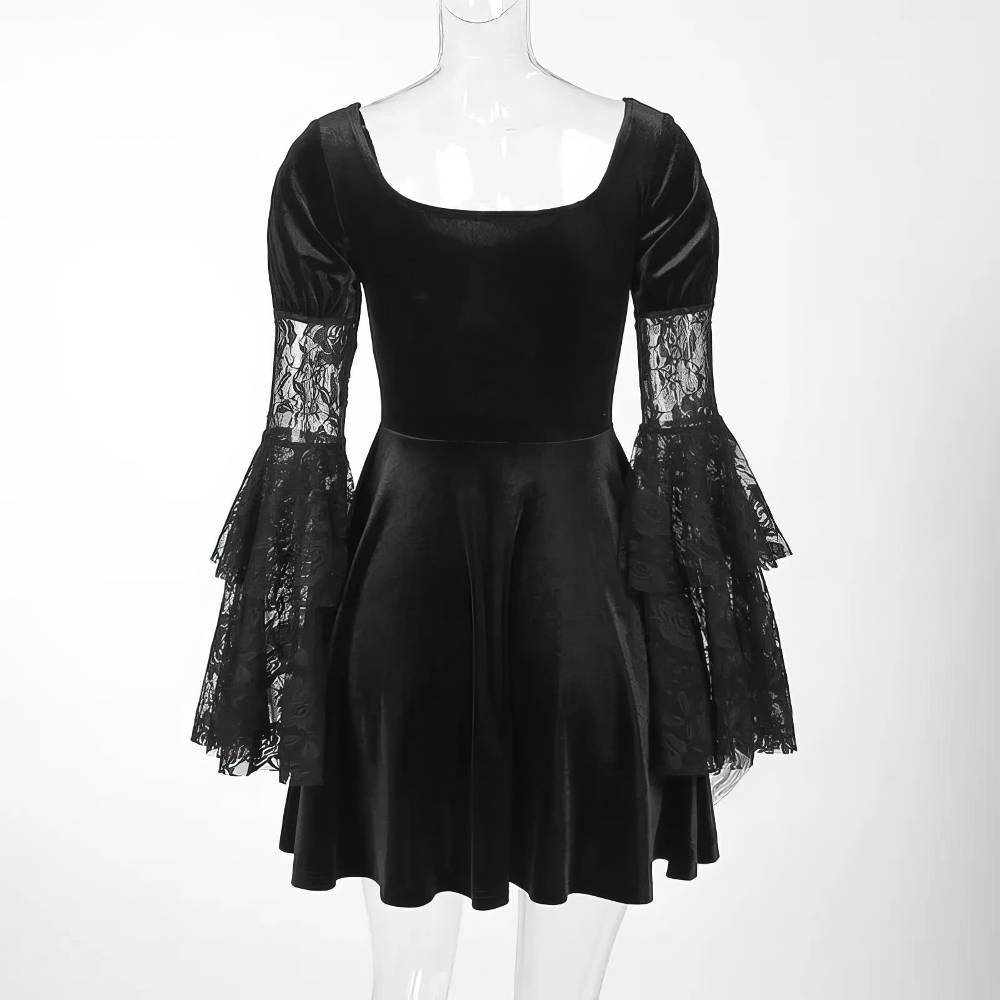Robe gothique vintage AbyssAria en velours noir avec manches longues évasées en dentelle noire
